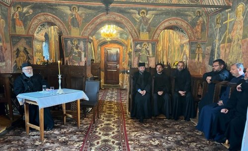 Întâlniri ale cercurilor pastoral‑misionare din județul Argeș  Poza 259384