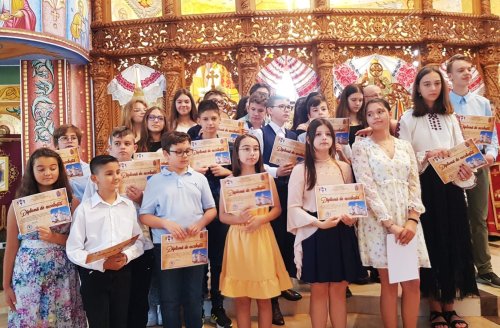 Premii pentru elevii performanţi de la Liceul Ortodox din Oradea Poza 259343