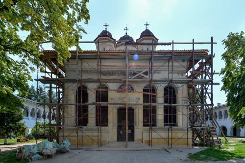 Sărbătorirea Sfântului Grigorie Dascălul la Mănăstirea Căldărușani Poza 259448