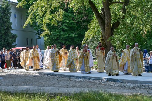 Sărbătorirea Sfântului Grigorie Dascălul la Mănăstirea Căldărușani Poza 259449