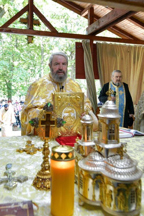 Sărbătorirea Sfântului Grigorie Dascălul la Mănăstirea Căldărușani Poza 259453