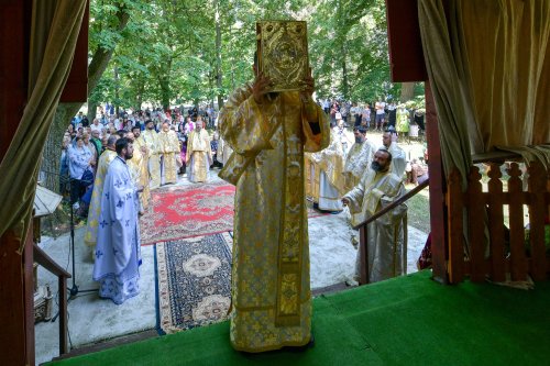 Sărbătorirea Sfântului Grigorie Dascălul la Mănăstirea Căldărușani Poza 259465