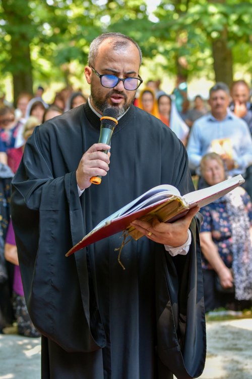 Sărbătorirea Sfântului Grigorie Dascălul la Mănăstirea Căldărușani Poza 259468