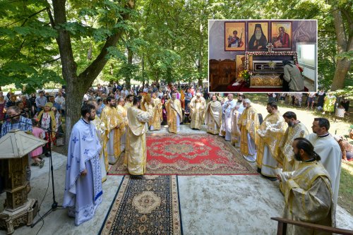 Sărbătorirea Sfântului Grigorie Dascălul la Mănăstirea Căldărușani Poza 259480