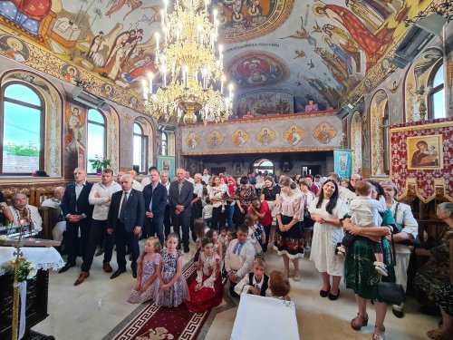 Binecuvântarea noii catapetesme a bisericii parohiale din Hășdate, Cluj Poza 259865