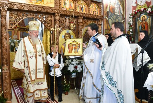 Binecuvântarea noii catapetesme a bisericii parohiale din Hășdate, Cluj Poza 259866