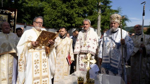 Biserica „Schimbarea la Față” din Codlea a fost târnosită Poza 259853