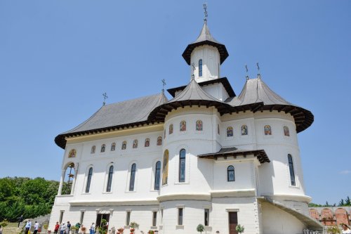 Hramul Mănăstirii Valea Teilor din județul Tulcea Poza 259885