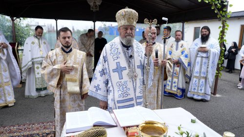 Piatră de temelie pentru o nouă biserică în Tărlungeni, Brașov Poza 259888