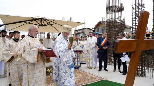 Piatră de temelie pentru o nouă biserică în Tărlungeni, Brașov Poza 259889