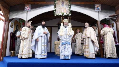 Piatră de temelie pentru o nouă biserică în Tărlungeni, Brașov Poza 259894