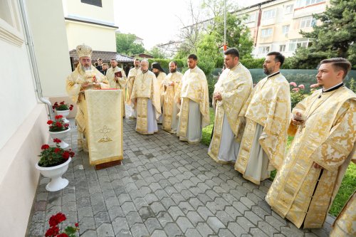 Popasuri de rugăciune și sfințire la biserici din ținutul Vrancei Poza 259982