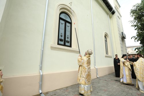 Popasuri de rugăciune și sfințire la biserici din ținutul Vrancei Poza 259983