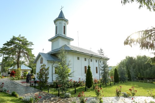 Popasuri de rugăciune și sfințire la biserici din ținutul Vrancei Poza 259986