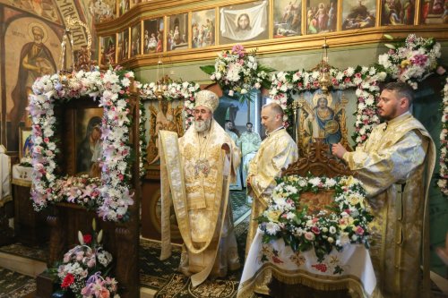 Popasuri de rugăciune și sfințire la biserici din ținutul Vrancei Poza 259990