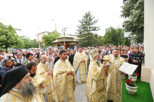 Popasuri de rugăciune și sfințire la biserici din ținutul Vrancei Poza 259992