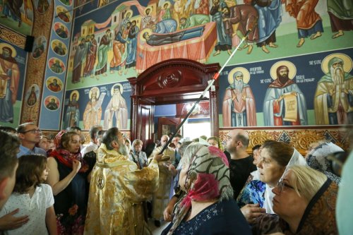 Popasuri de rugăciune și sfințire la biserici din ținutul Vrancei Poza 259994