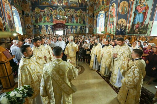 Popasuri de rugăciune și sfințire la biserici din ținutul Vrancei Poza 259995