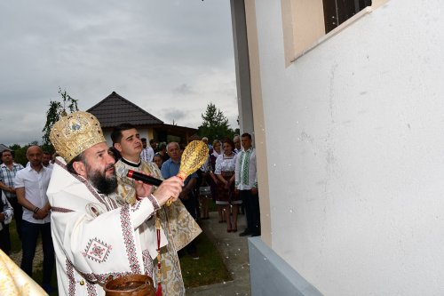 Sfințire și vizită arhierească în comunități din Caraș-Severin Poza 260008