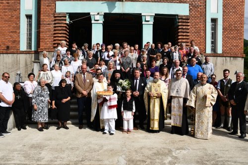 Sfințire și vizită arhierească în comunități din Caraș-Severin Poza 260009