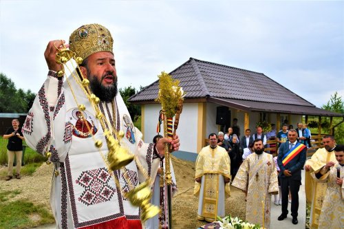 Sfințire și vizită arhierească în comunități din Caraș-Severin Poza 260012