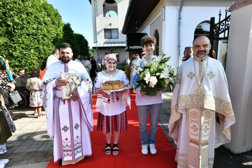 Bucuria sfințirii bisericii în parohia ilfoveană Ostrat Poza 260182