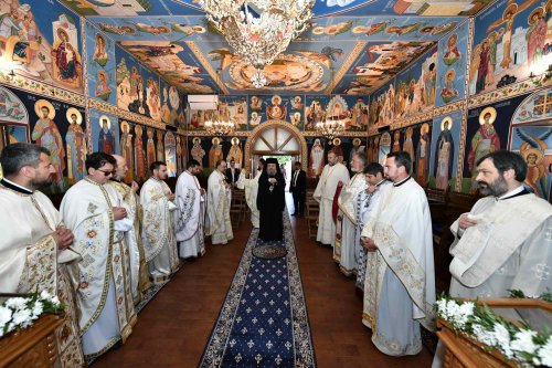 Bucuria sfințirii bisericii în parohia ilfoveană Ostrat Poza 260184
