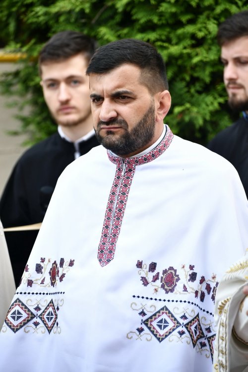 Bucuria sfințirii bisericii în parohia ilfoveană Ostrat Poza 260189
