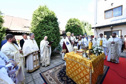 Bucuria sfințirii bisericii în parohia ilfoveană Ostrat Poza 260191