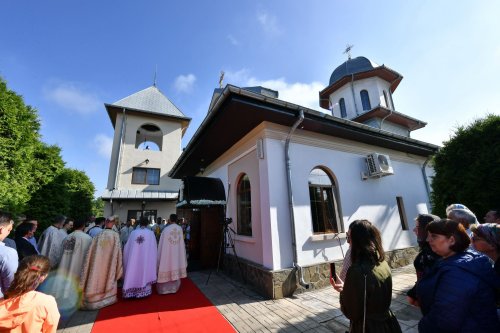 Bucuria sfințirii bisericii în parohia ilfoveană Ostrat Poza 260192
