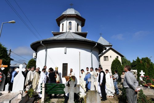 Bucuria sfințirii bisericii în parohia ilfoveană Ostrat Poza 260195