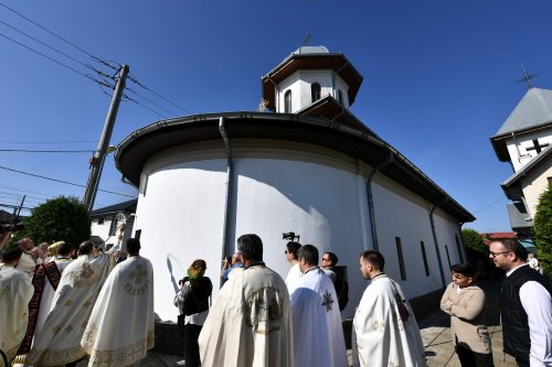 Bucuria sfințirii bisericii în parohia ilfoveană Ostrat Poza 260196
