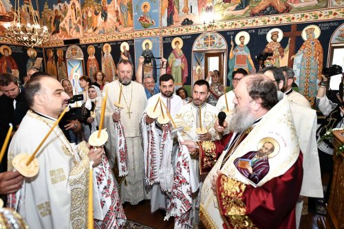 Bucuria sfințirii bisericii în parohia ilfoveană Ostrat Poza 260207