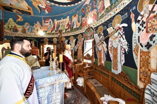 Bucuria sfințirii bisericii în parohia ilfoveană Ostrat Poza 260210