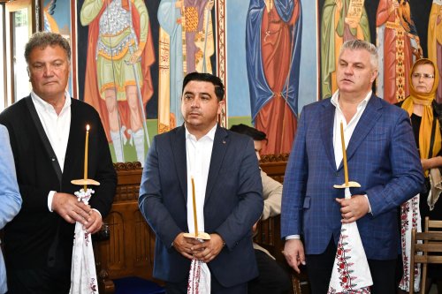 Bucuria sfințirii bisericii în parohia ilfoveană Ostrat Poza 260212