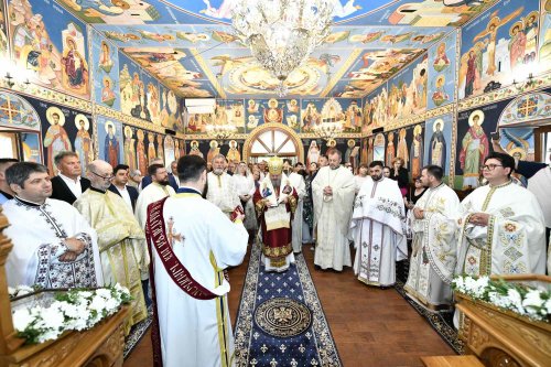 Bucuria sfințirii bisericii în parohia ilfoveană Ostrat Poza 260216