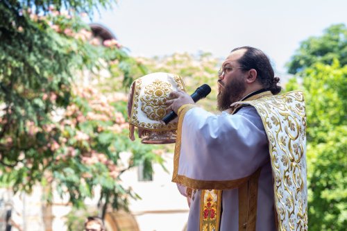 Corifeii Apostolilor, sărbătoriți la Mănăstirea Radu Vodă din București Poza 260266