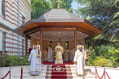 Corifeii Apostolilor, sărbătoriți la Mănăstirea Radu Vodă din București Poza 260270