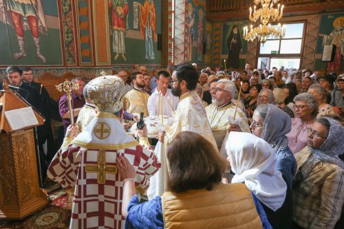 Praznicul Sfinților Petru și Pavel în eparhii din Muntenia și Dobrogea Poza 260352