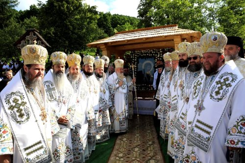 Mănăstirea maramureşeană Bârsana la trei decenii de la reînfiinţare Poza 260383