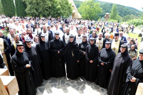 Mănăstirea maramureşeană Bârsana la trei decenii de la reînfiinţare Poza 260388