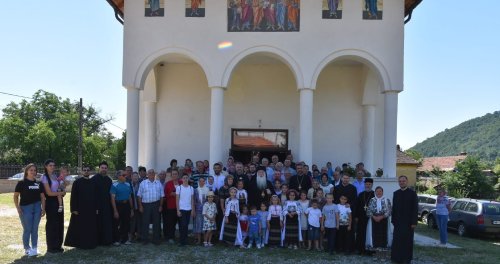 Cinstirea Sfinților Apostoli la o biserică mehedințeană Poza 260488
