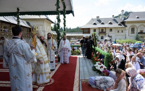 Mănăstirea Putna l-a sărbătorit pe sfântul ei ctitor Poza 260428