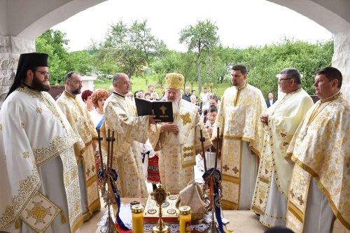 Resfințirea bisericii din localitatea clujeană Pădureni Poza 260452