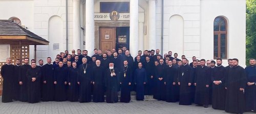 Cursuri pentru obținerea gradelor clericale în Mitropolia Munteniei și Dobrogei Poza 260576