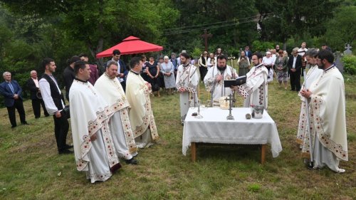 Resfințirea bisericii de lemn din parohia sălăjeană Brebi Poza 260523