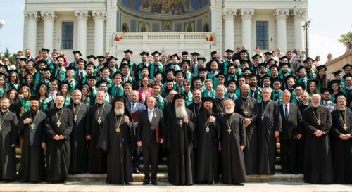 Absolvenții de teologie din Iași au depus jurământul de credință Poza 260664