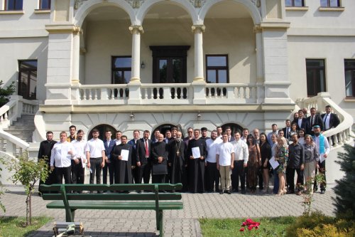 Festivitatea de absolvire la Facultatea de Teologie Ortodoxă din Craiova Poza 260738