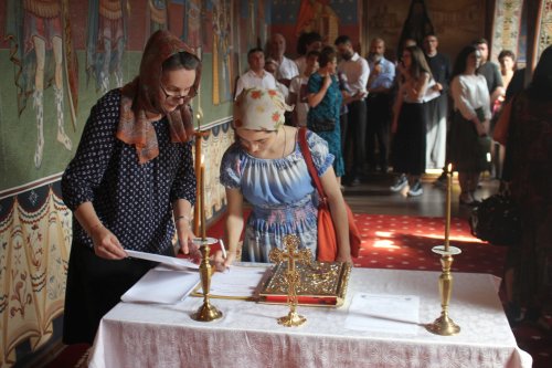 Festivitatea de absolvire la Facultatea de Teologie Ortodoxă din Craiova Poza 260740