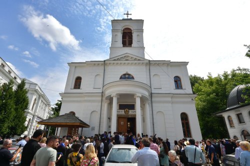 Festivitate de absolvire la Facultatea de Teologie Ortodoxă din București Poza 260882